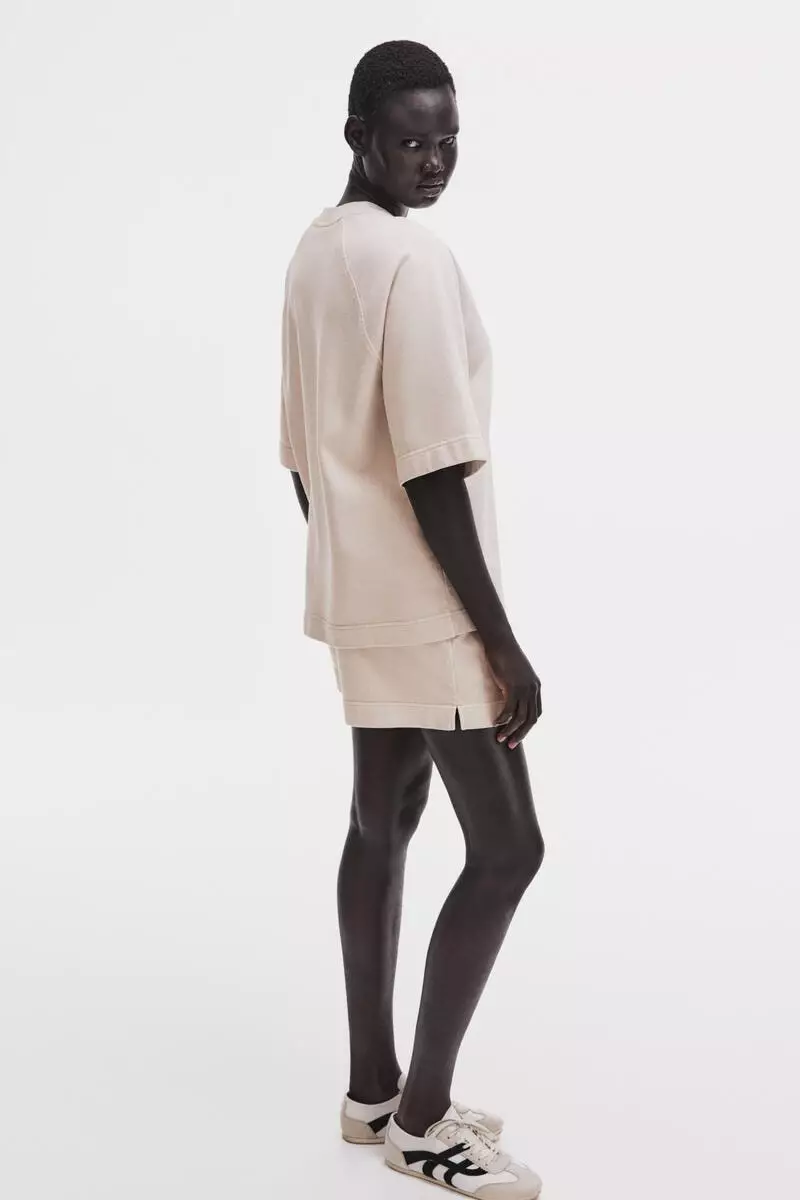 Short-sleeved sweatshirt