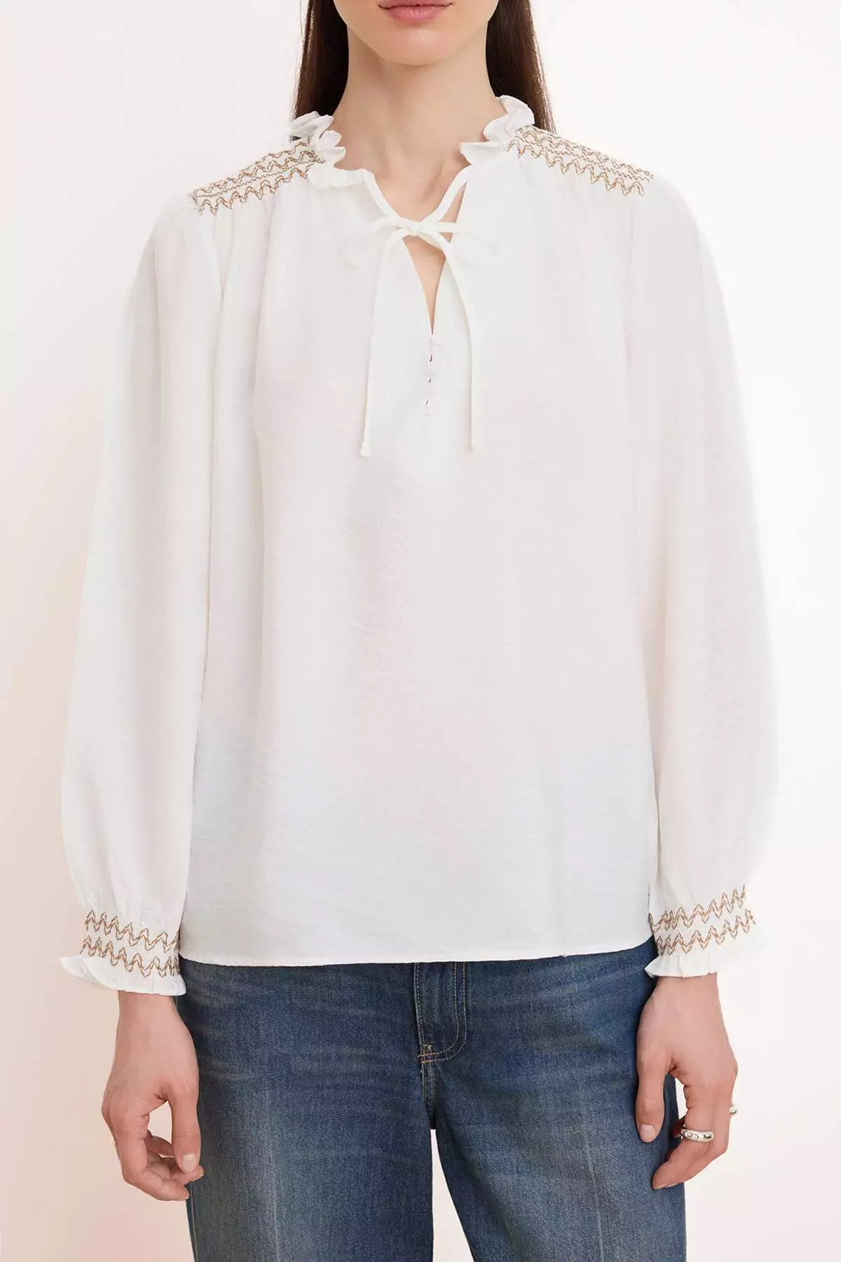 White Textured Gipe Detailed Oversized /Wide Fit Shirt Twoss26Go1