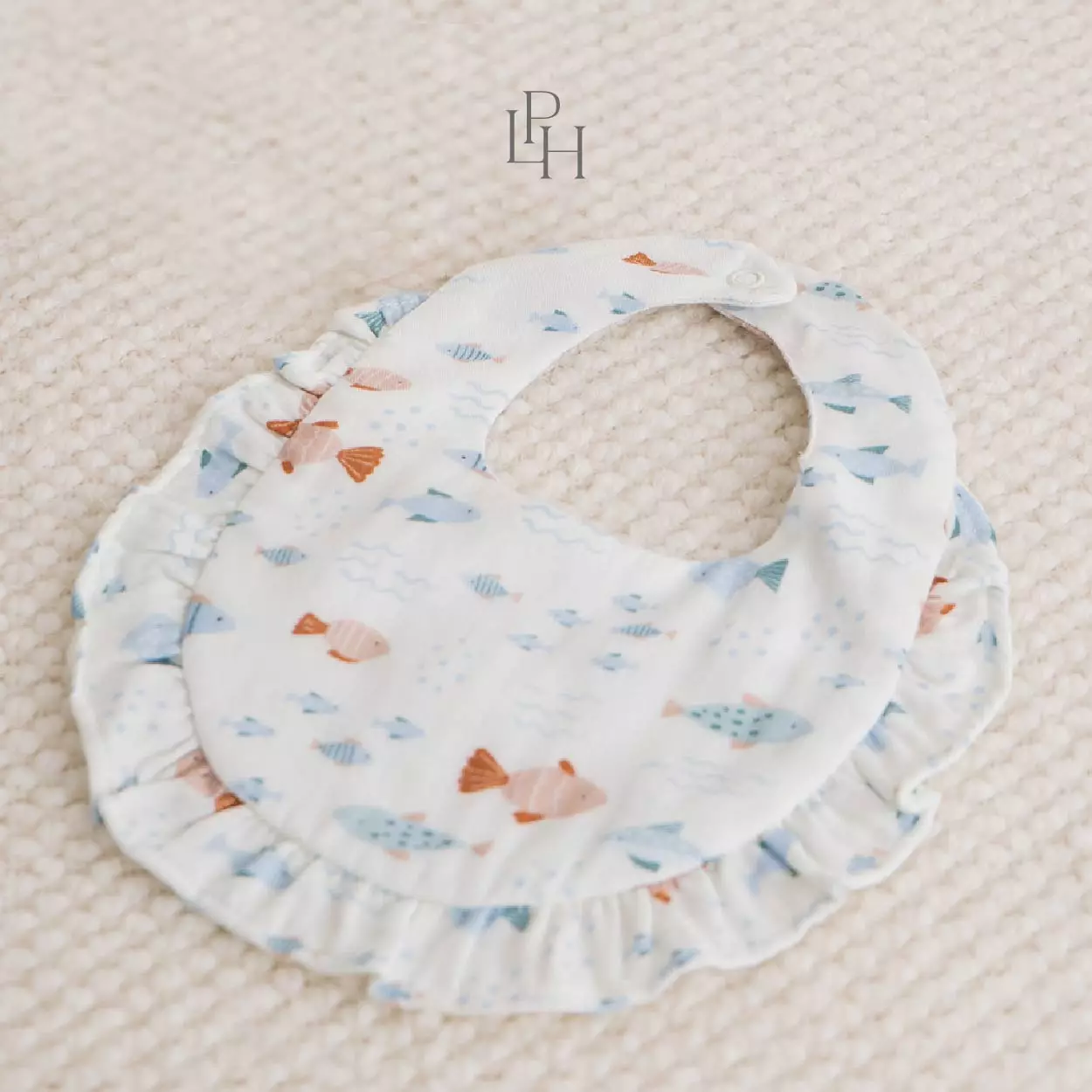 Little Palmerhaus - Muslin Ruffle Bib 1.0 (Celemek Bayi) Fish