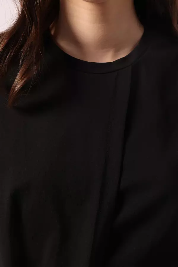 Minimal x Devina Putri - Clover - Double Jersey Twisted Tshirt - Black Warna Black