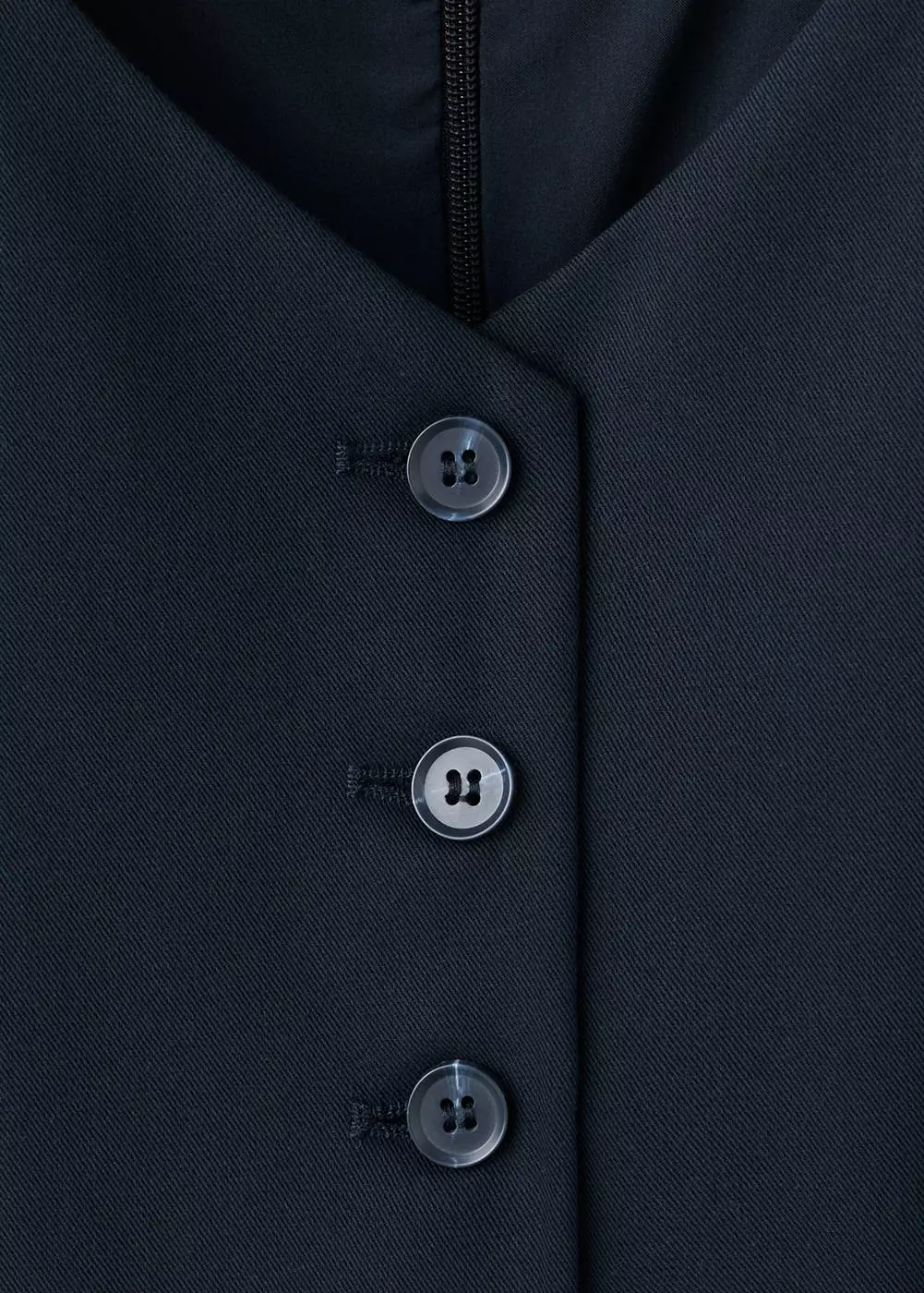 Gaun aksen lipit dengan sabuk