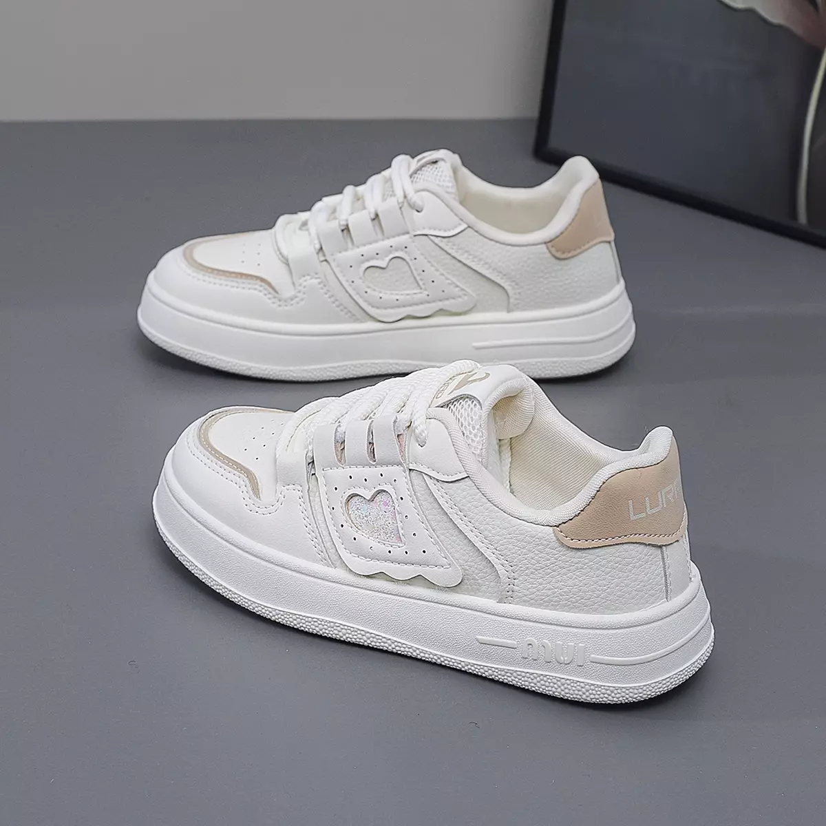 Sepatu Unik Hangout Wanita Sneakers New Design Cewek Q555