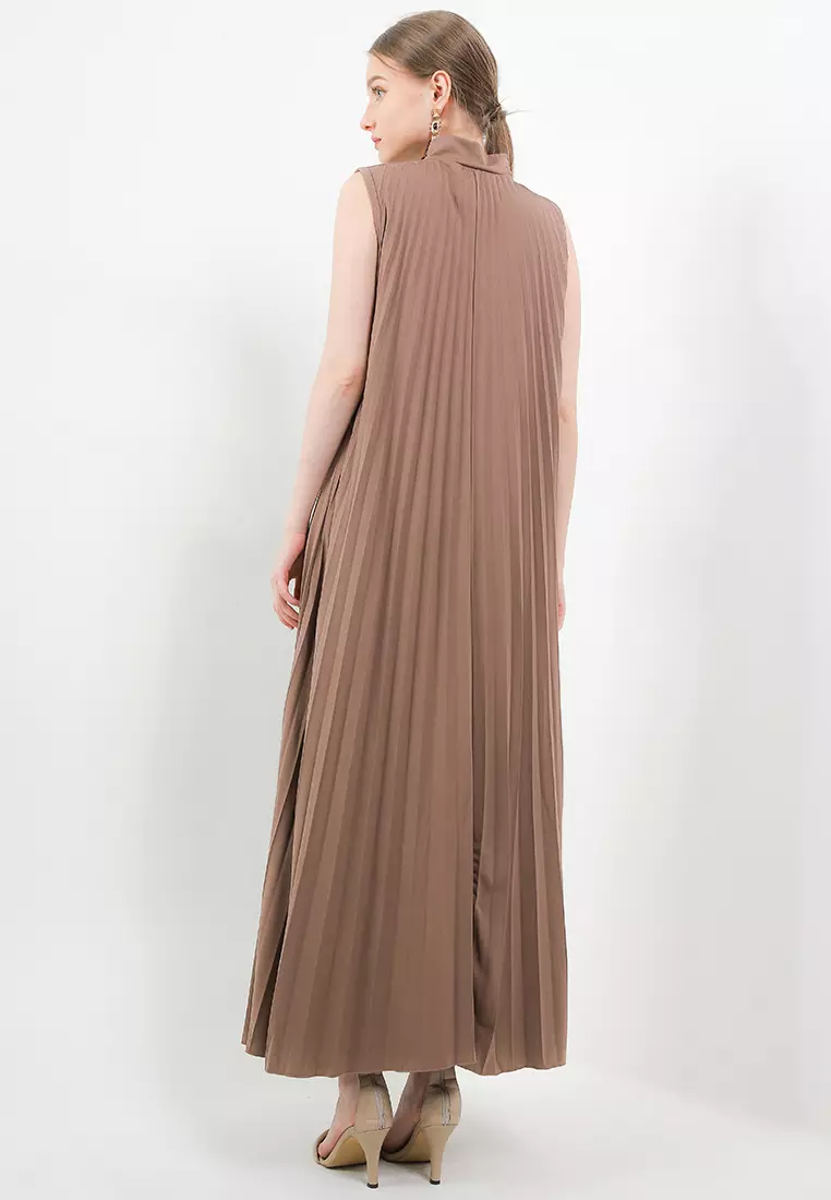 Highcollar  Pleated Sleeveless Long Dress