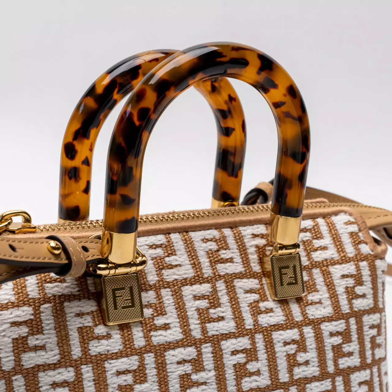 Fendi Ff Mini Raffia & Leather Camera Bag in Natural