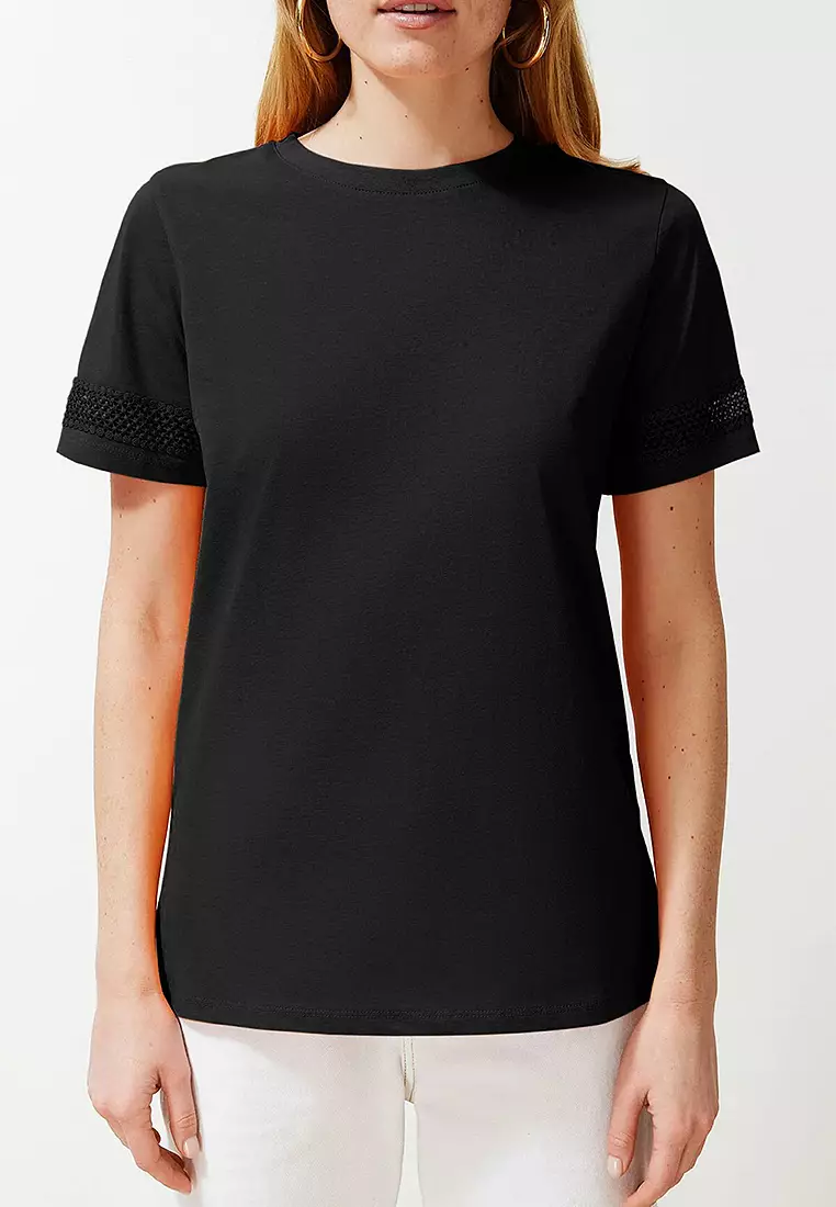 Black Accessory Detail Basic/Regular Pattern Knitted T-Shirt