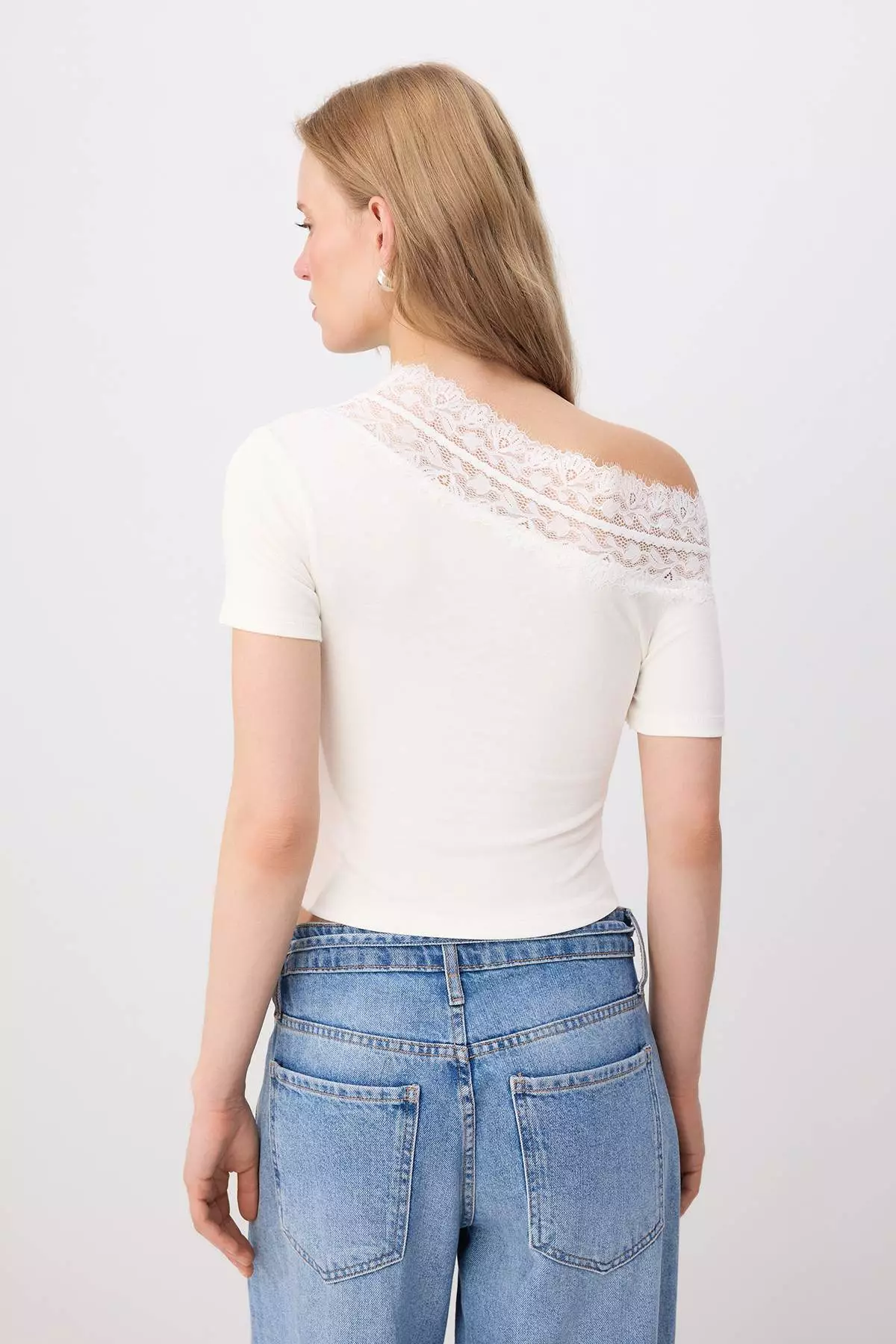 Ecru Fitted/Cut-To-Fit Carmen Collar Lace Detailed Crop/Short Soft Knitted Blouse Twoss26Bz00784