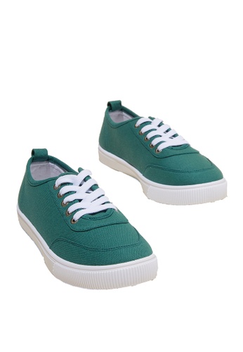 lace up sneakers