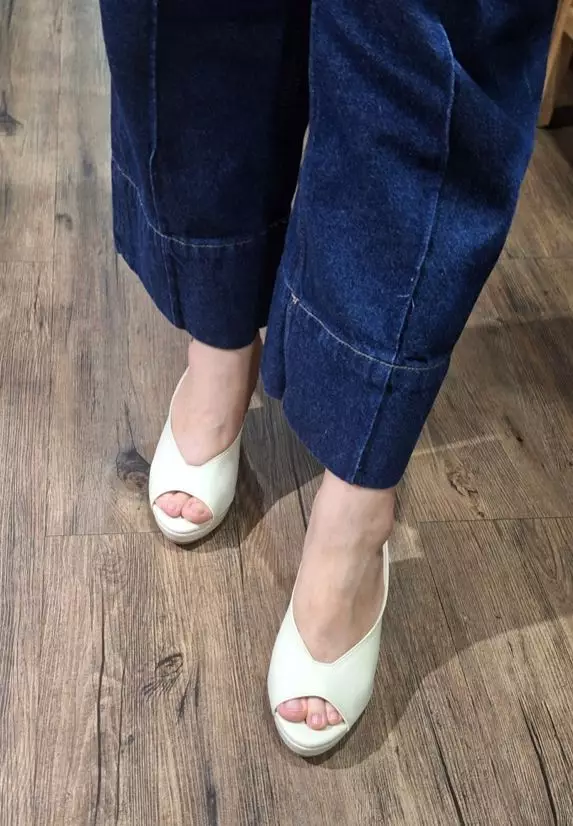 Nicholas Edison Heel Lela Cream