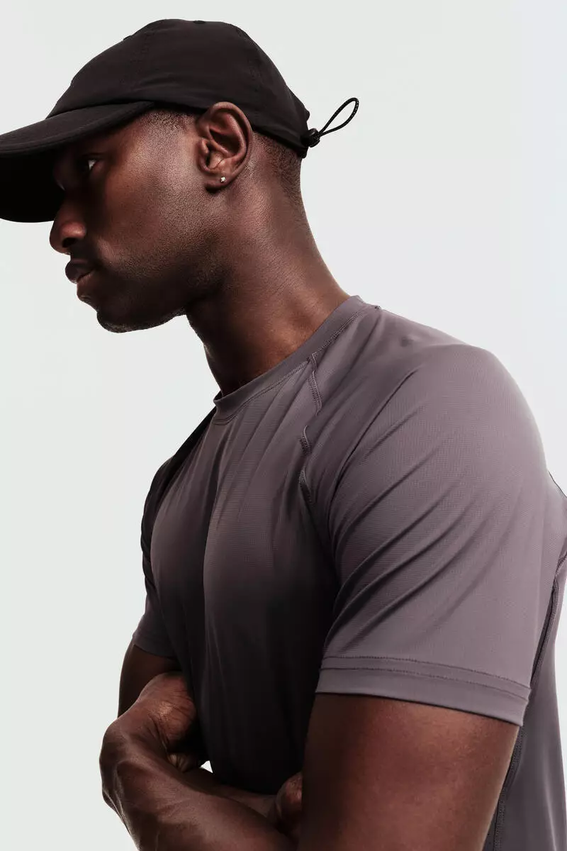 Muscle Fit Sports T-shirt with CoolMove™
