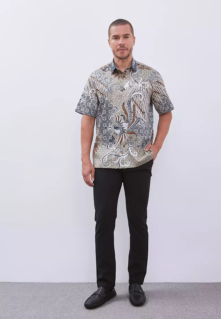 MANZONE - Kemeja Batik Lengan Pendek Pria Kertayasa Comfort Fit - Olive Warna Olive