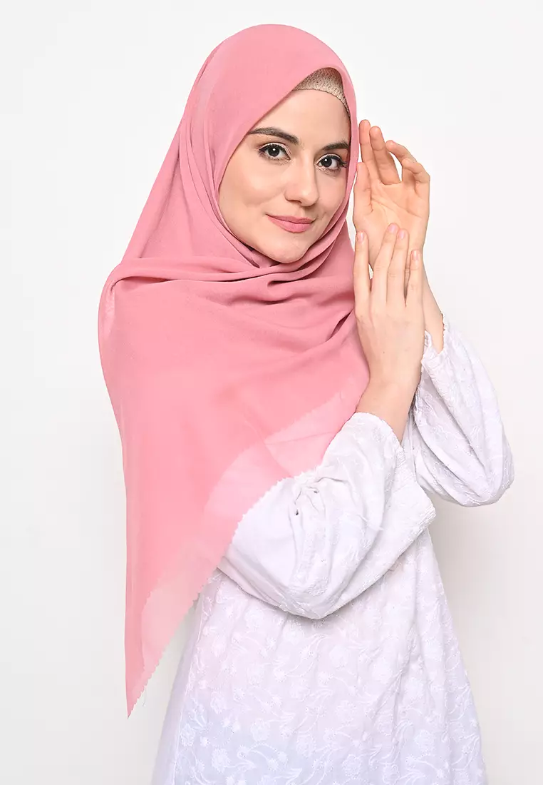 Hijab Segi Empat Voal Anabela Lasercut Dusty Pink