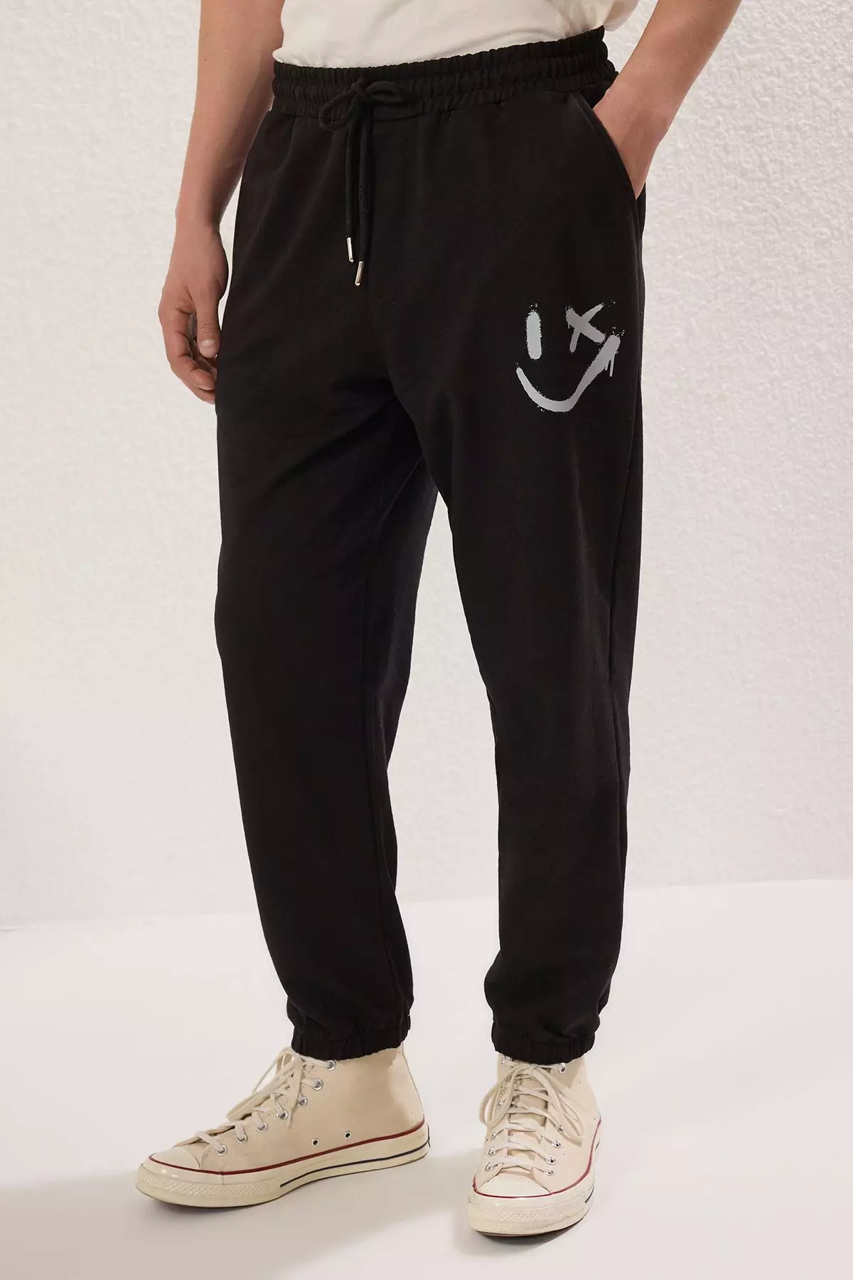 Black Oversize/Wide Cut Elastic Leg Smiley Face Printed Jogger Sweatpants TMNSS22EA0119