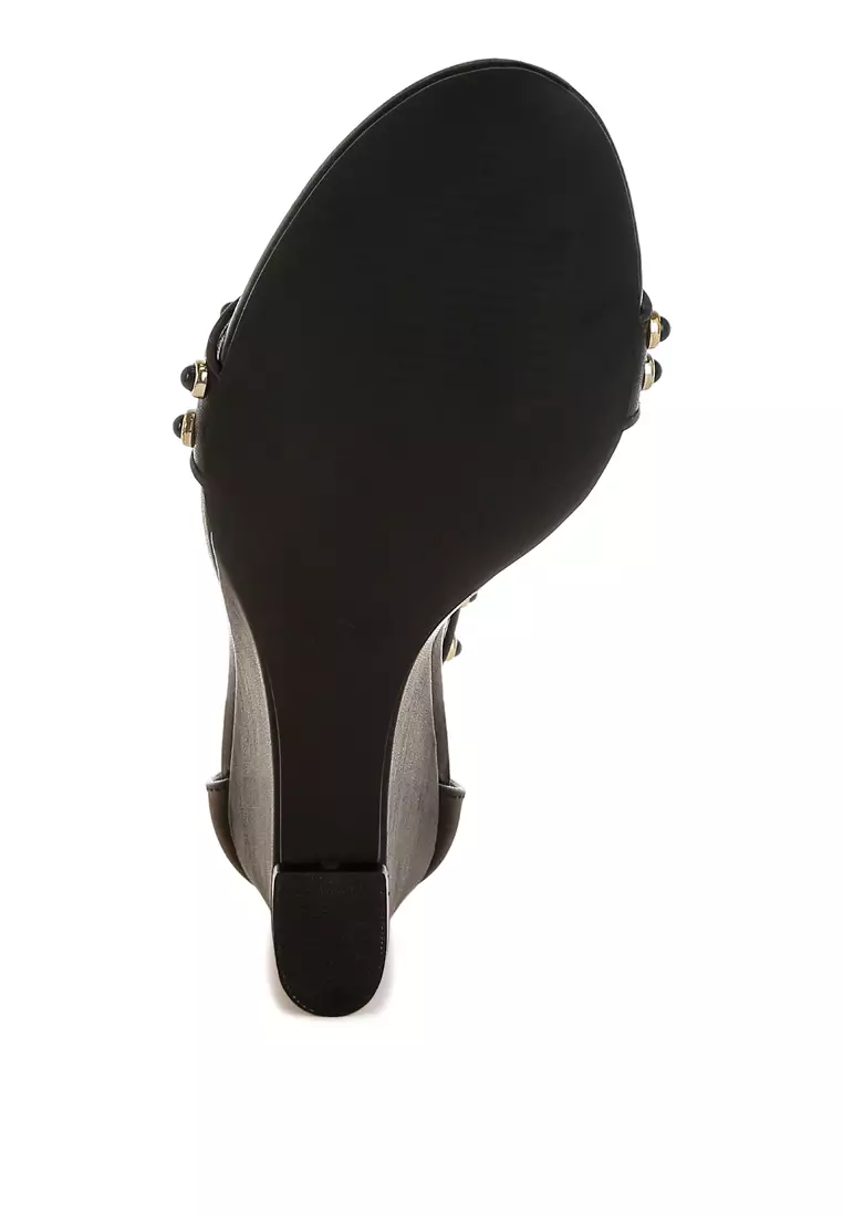 Sandal Kulit Asli Berhias Studs
