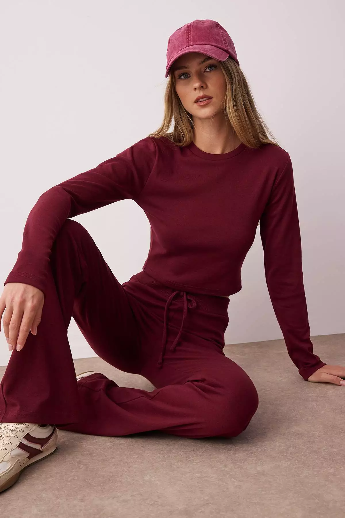 Burgundy Slim/Fitted Stretch Knitted Bottom Top Suit
