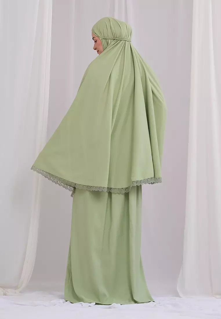 Dzafina Elvaretta Mukena