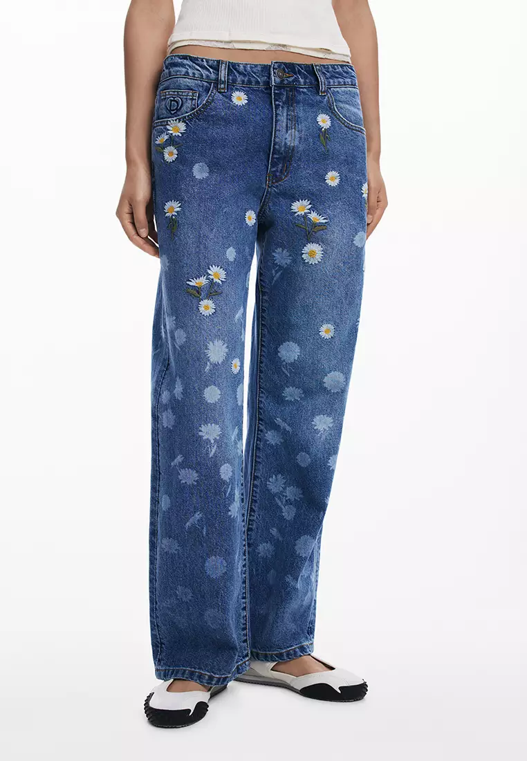 Straight jeans with daisies
