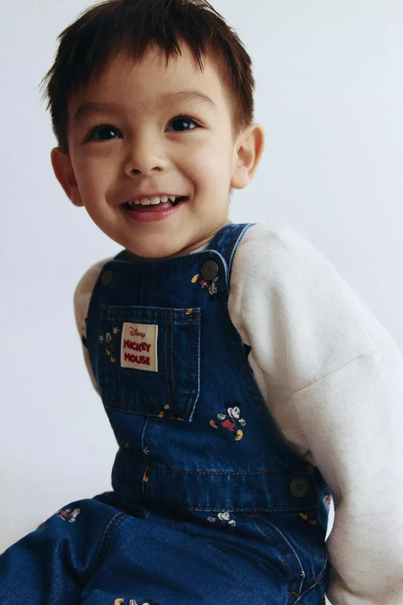 Printed denim dungarees
