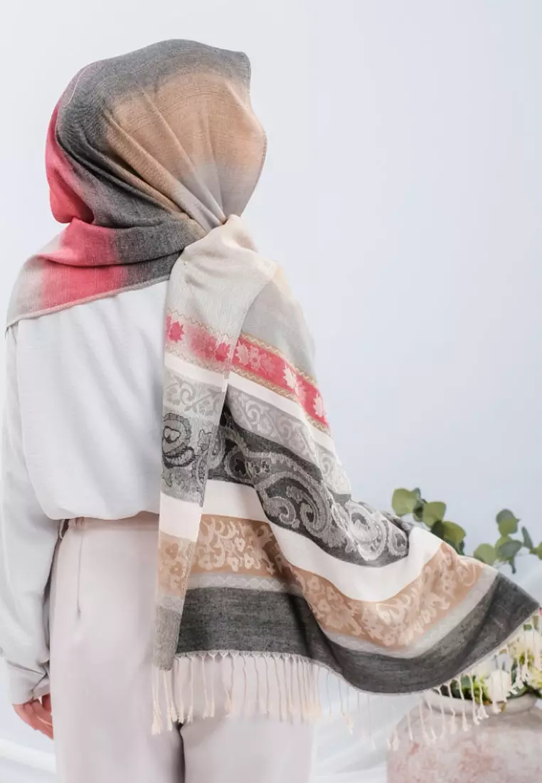 Hijab Pashmina Wanita Reversible Viscose Multicolour Vintage Pattern Pashmina Shawl Syal Wanita Smokey Sandstone