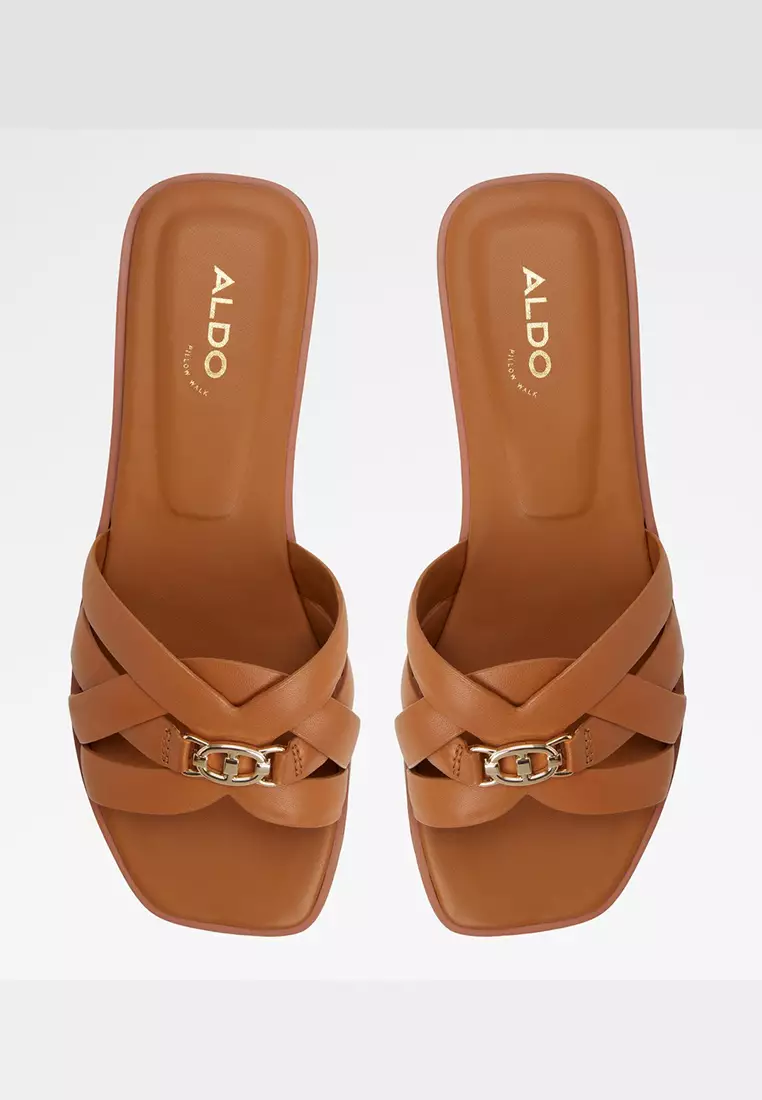 Jennaleriel -In Flat Sandals