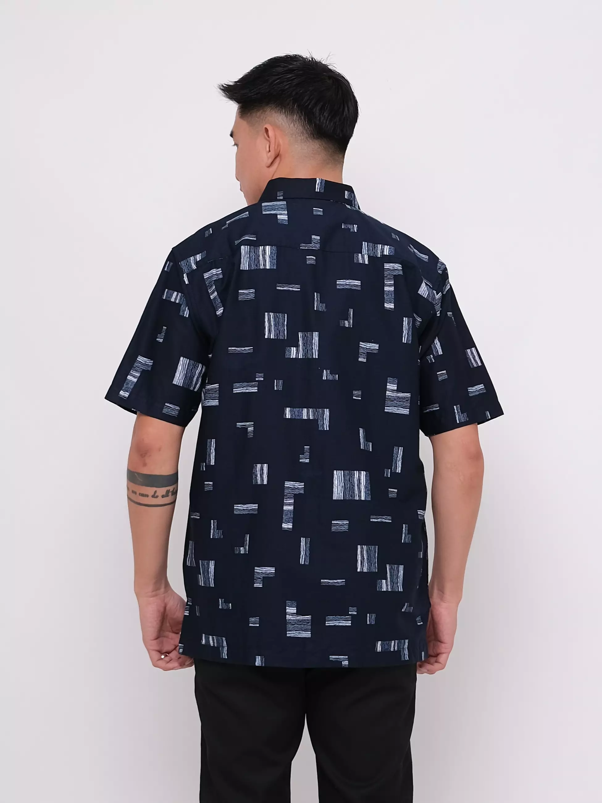 Kemeja Katun Lengan Pendek Navy Motif Kotak-Kotak 16885