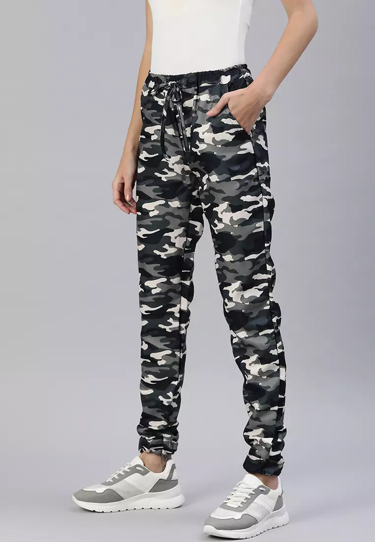 White deals camo sweatpants