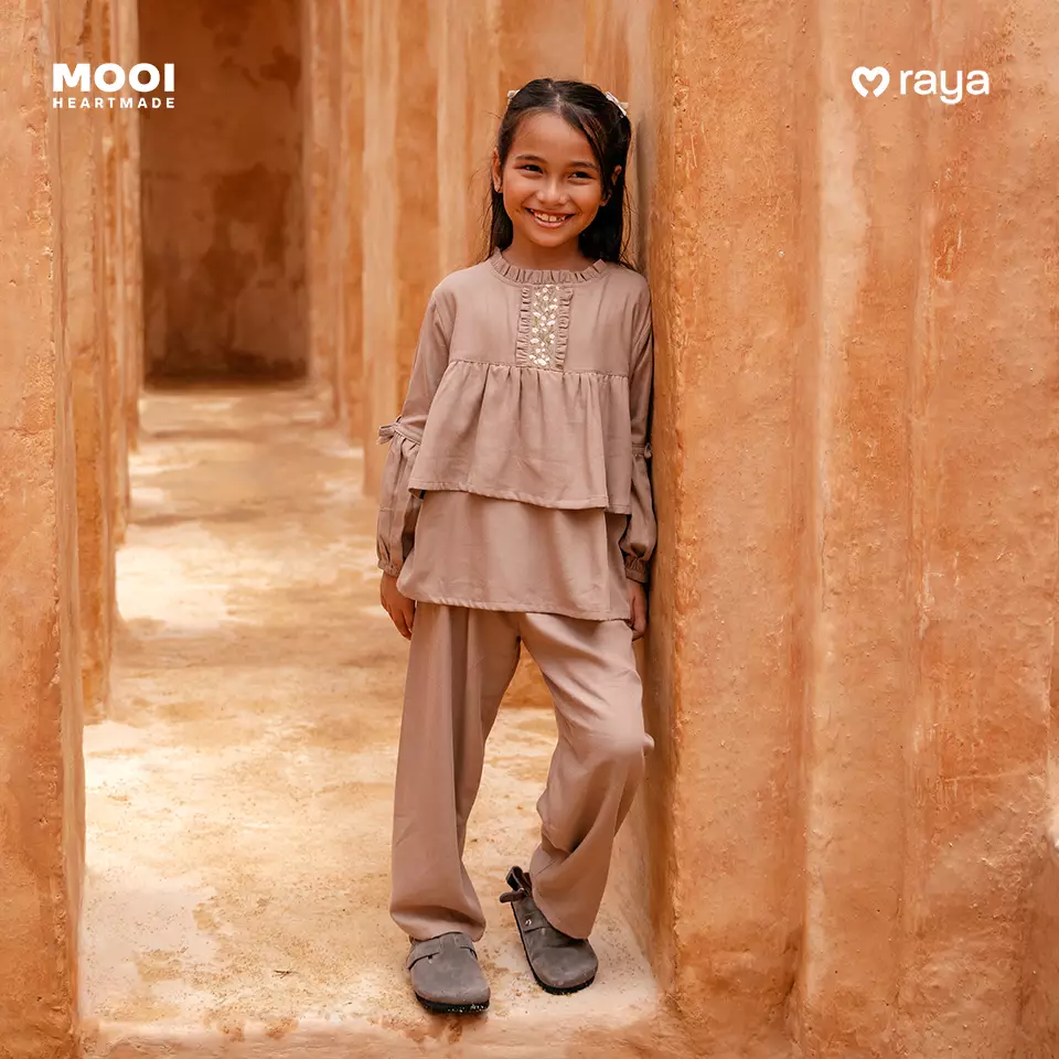 Mooi Setelan Anak Perempuan Raya Collection Mariyah Tunic Set - White