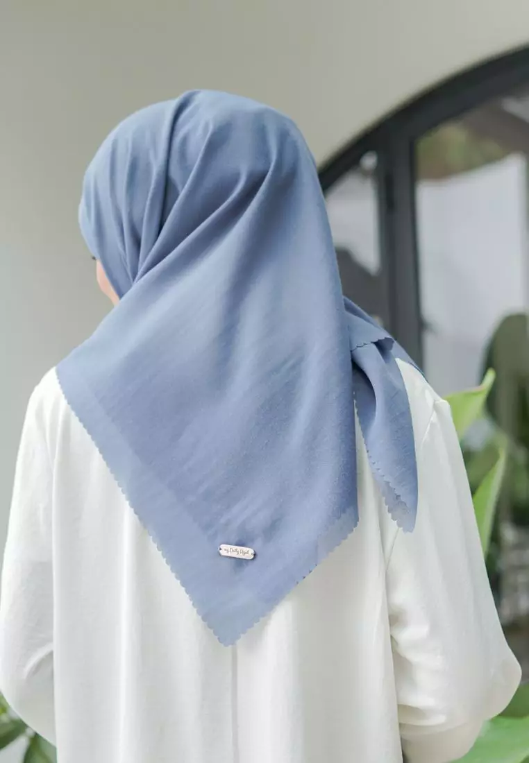 Hijab Segi Empat Voal Gucci Lasercut Denim