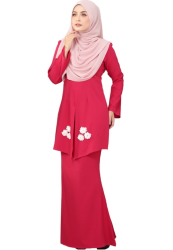 Buy Kebaya Mawar (AEKM03 Red Chilli) from ANNIS EXCLUSIVE in Red at Zalora