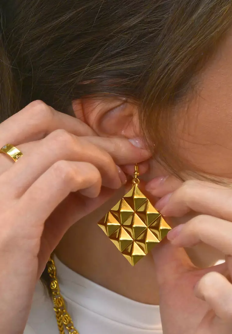 Fascination Geometric Style Diamond Shape Metallic Earrings Gold