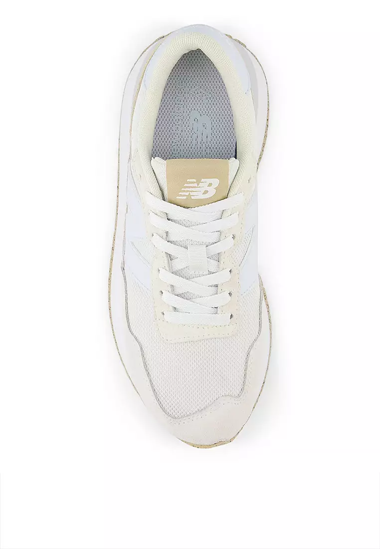 237 Classic Lifestyle Shoes