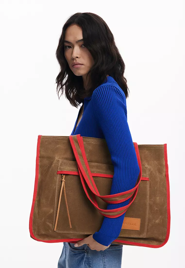 Shopper bag with large pocket