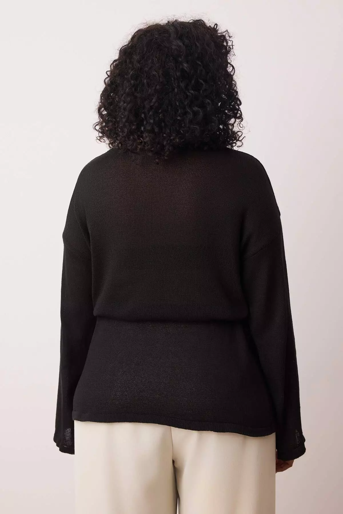 Black Boat Neck Slim Sweater With Belt At Waist Tbbaw26An00036