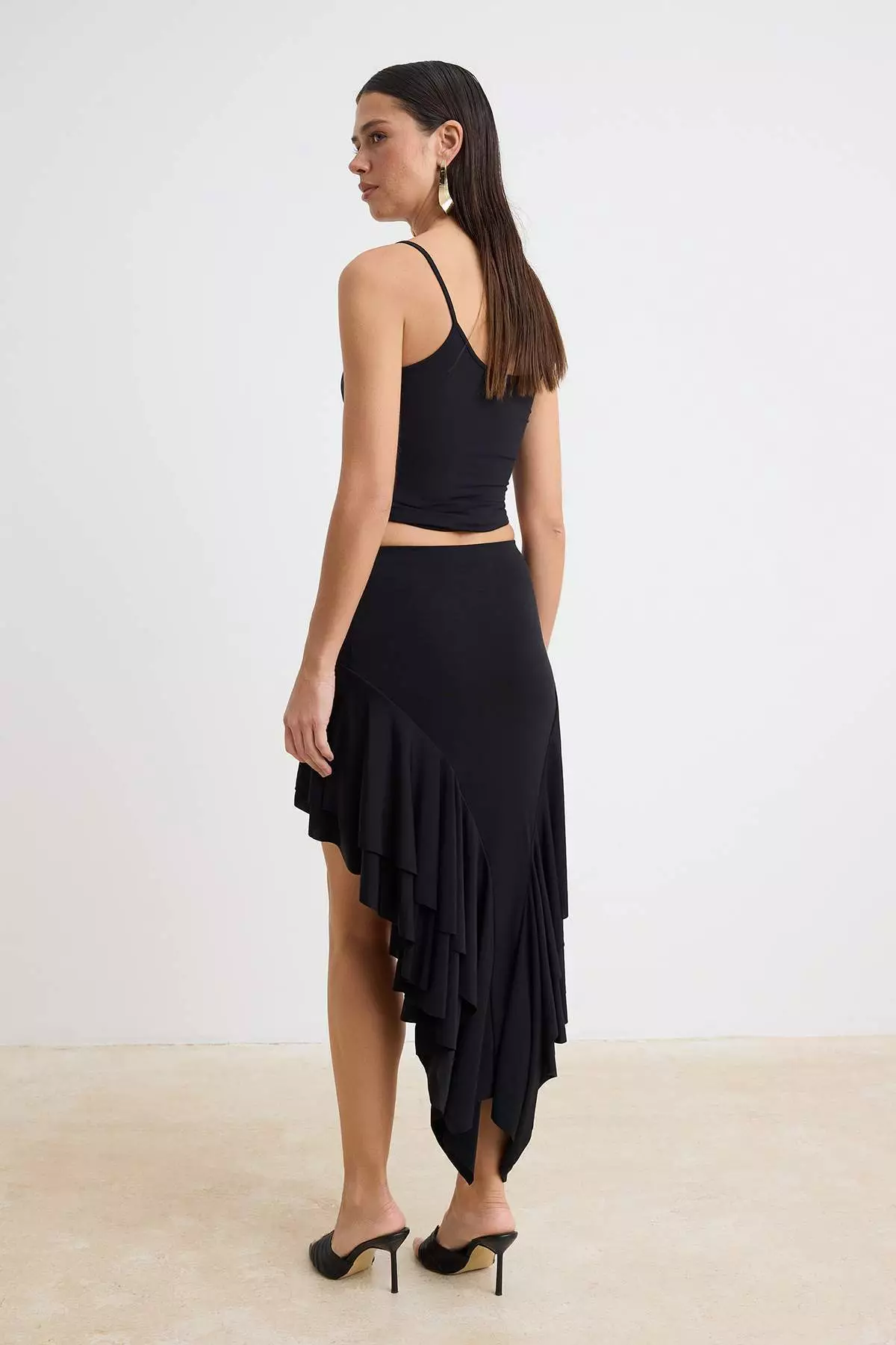 Black Ruffle Detailed Midi Knitted Sandy Skirt Tprss26Et00019