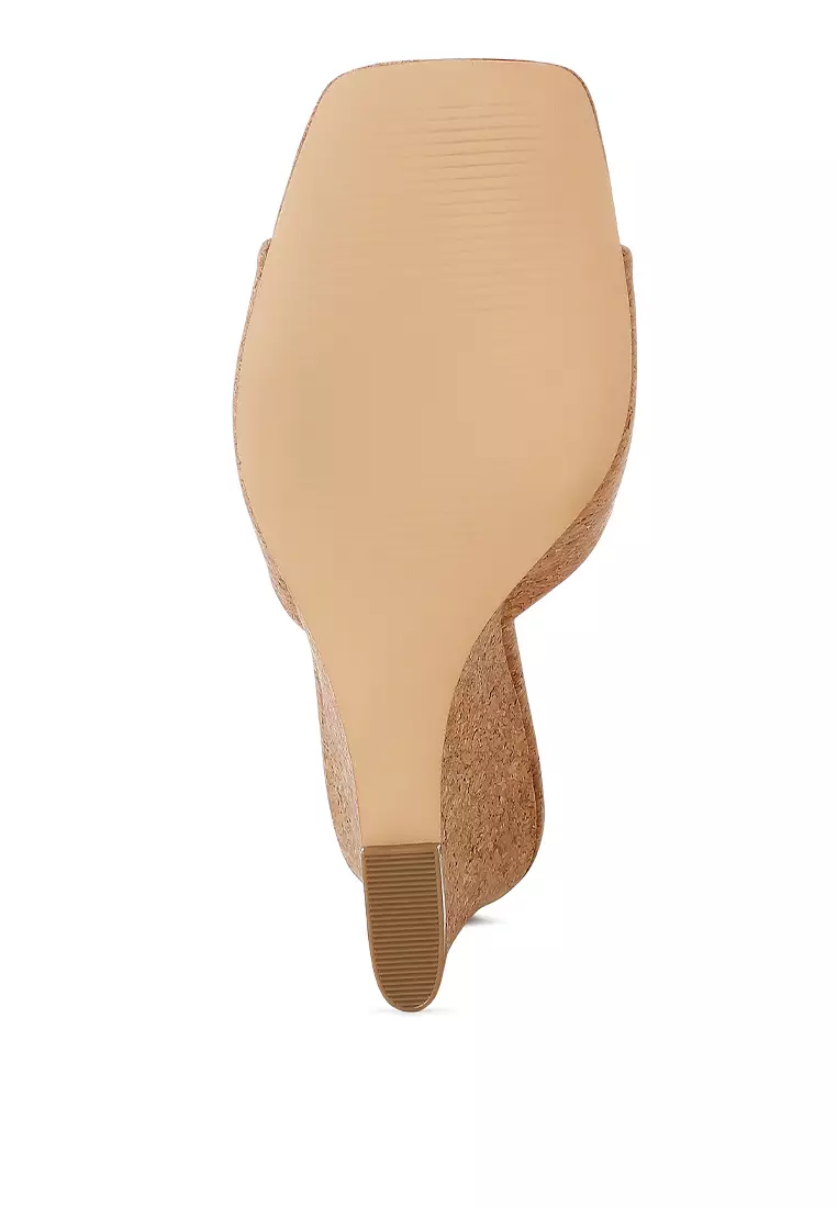 Sandal Wedge Gabus dalam Warna Alami