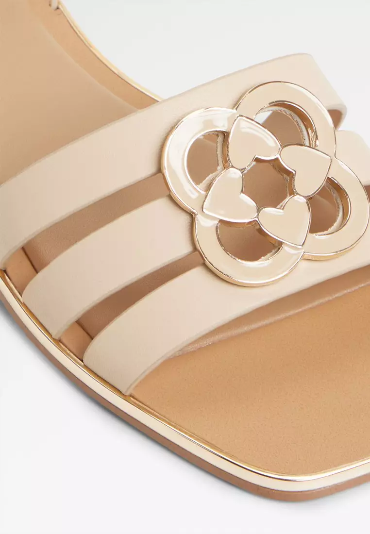 Francos Flat Sandals