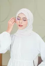 BROKEN WHITE