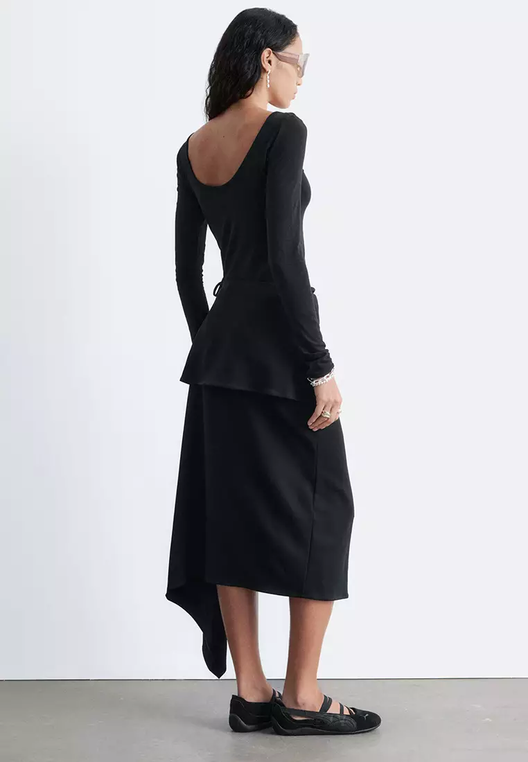 Long-Sleeves Scoop-Neck Top