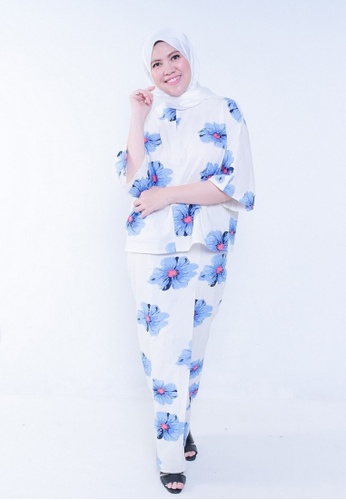 Kaftan Kedah Poppy from Secretcode in White and Blue