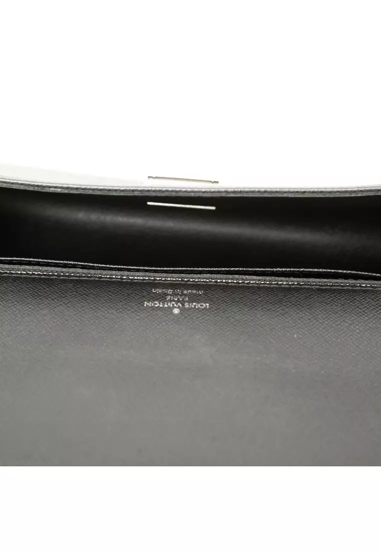 Pre-Loved Louis Vuitton Taiga Selenga