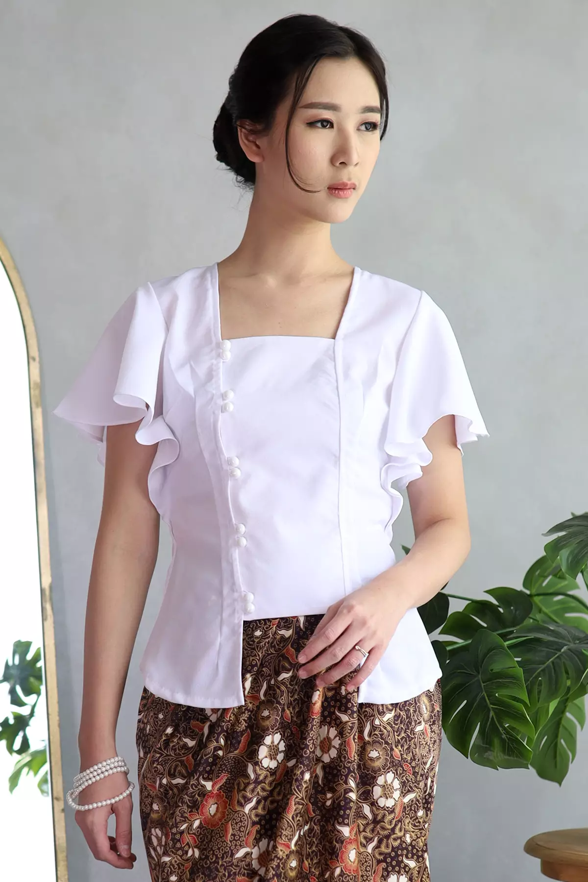 Soraya Dainty White Kebaya