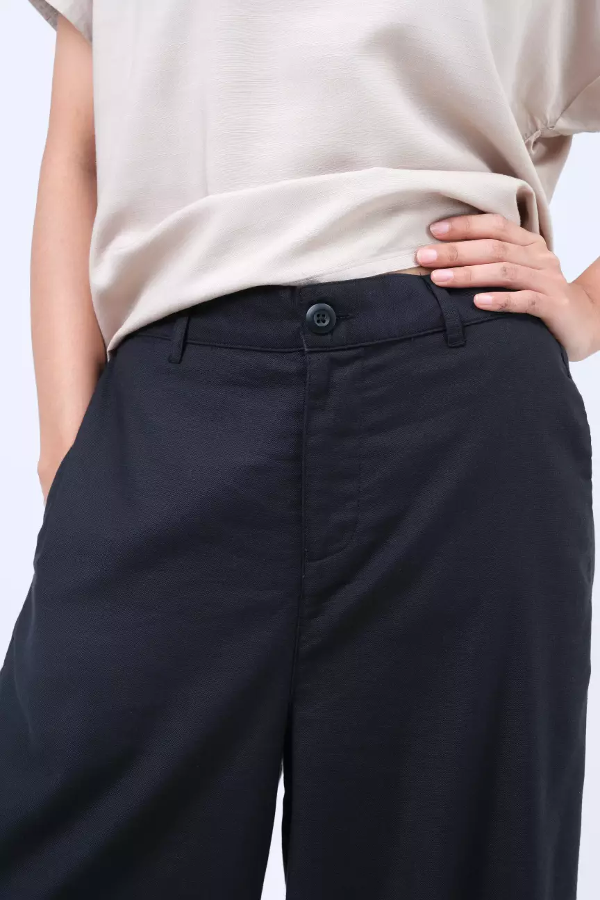 Celana Panjang Wanita Avery Black