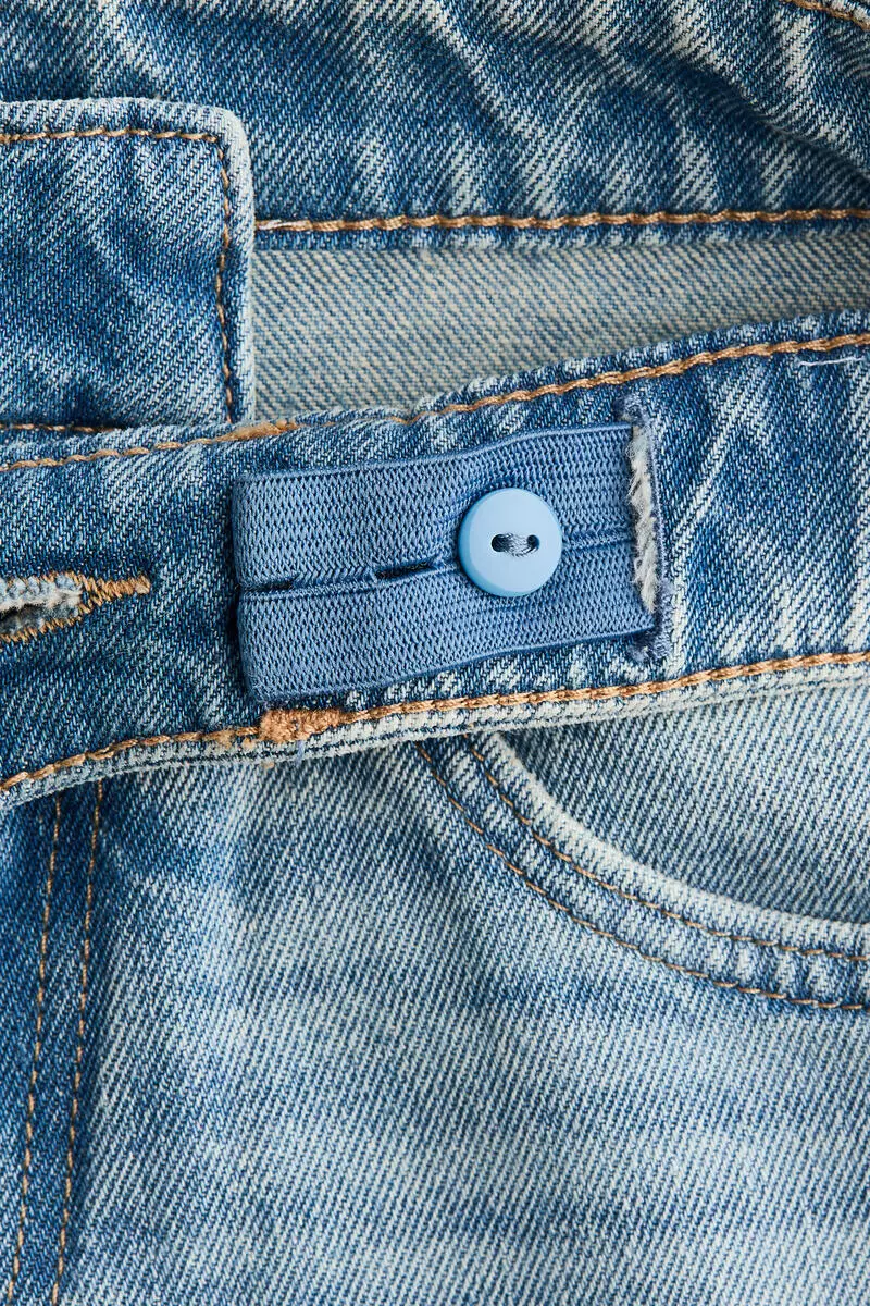 Relaxed Tapered Fit Jeans