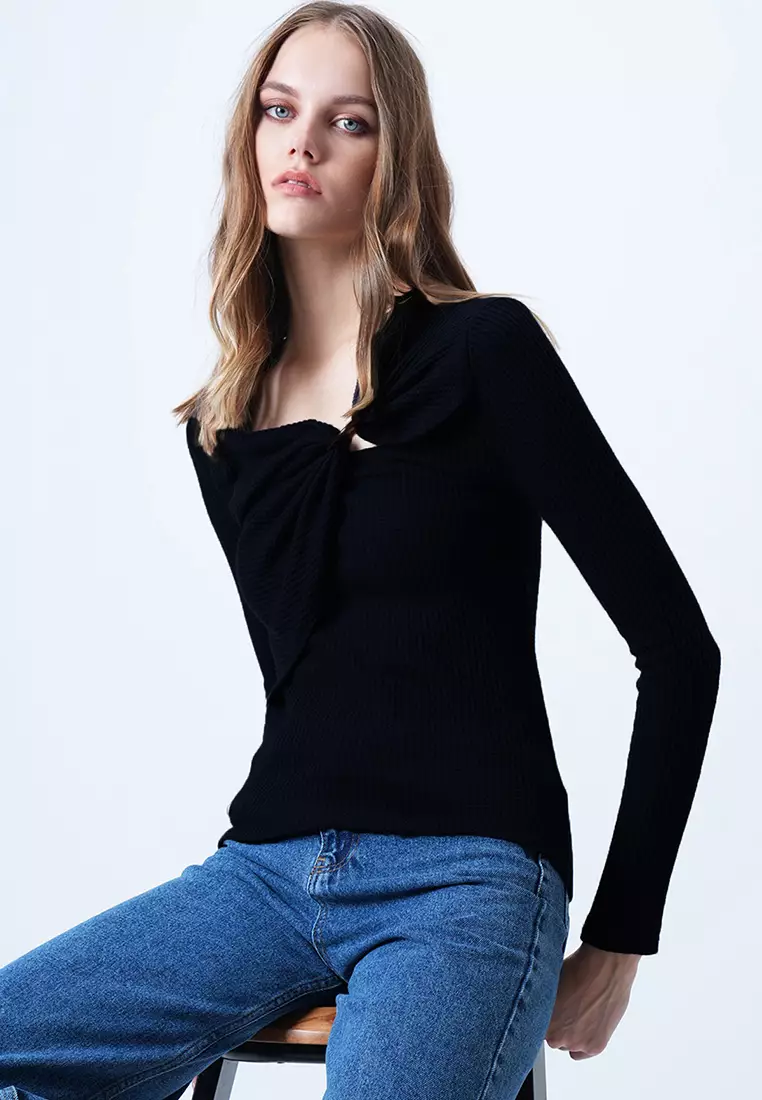 Accessory Detailed Asymmetrical Gathered Blouse