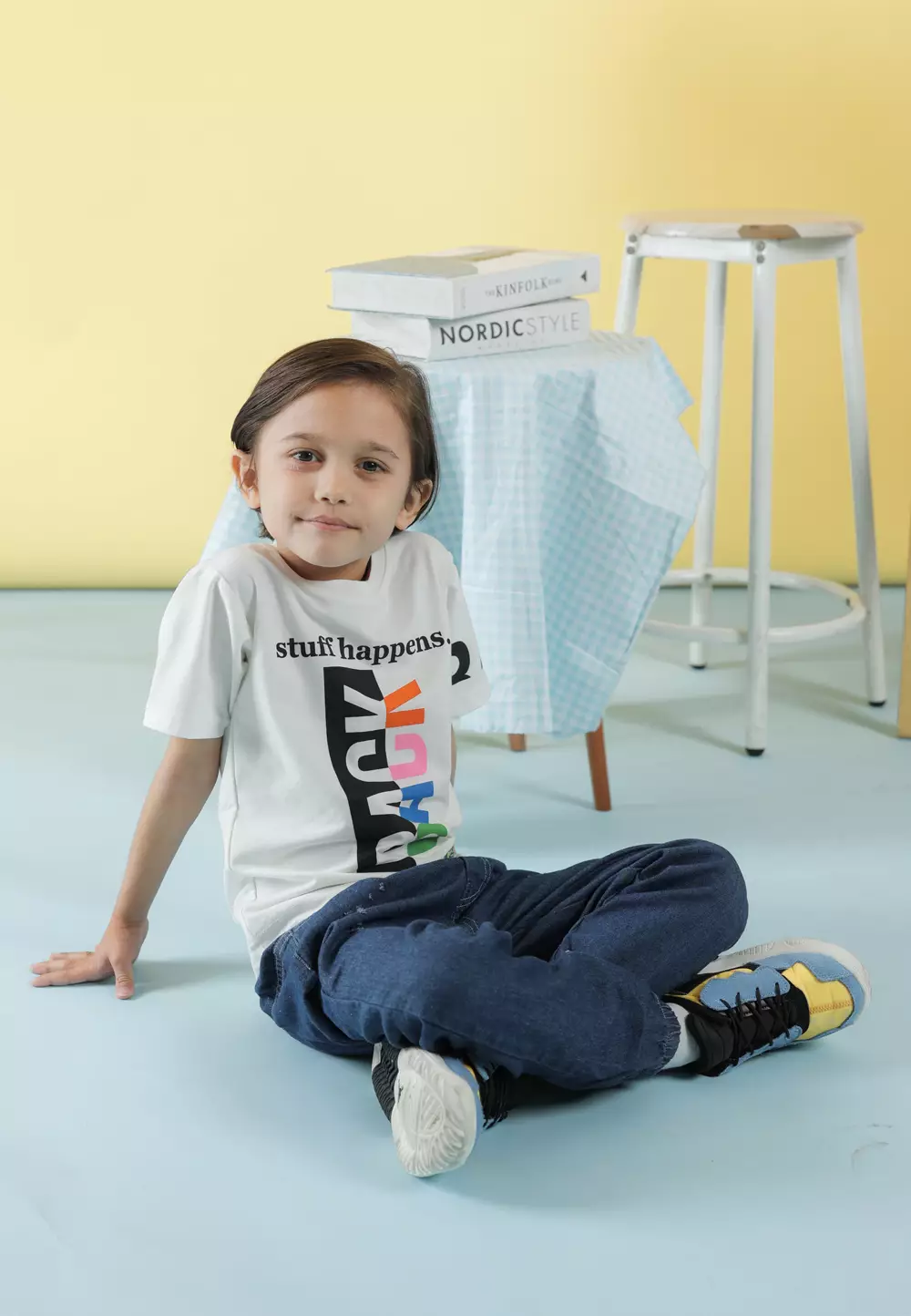 Wakakids Baju Atasan Kaos Anak Laki Laki Usia 1 Tahun Hingga 4 Tahun T-shirt Motif Stuff Happens 3941 Putih