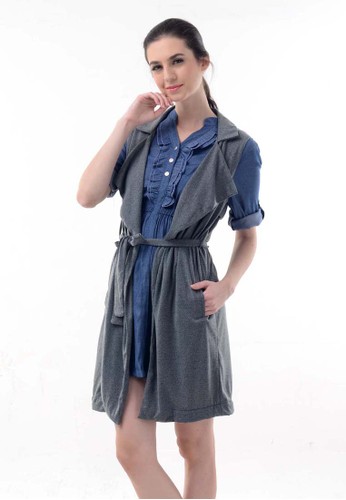 Open end sleeveless knit coat with belt