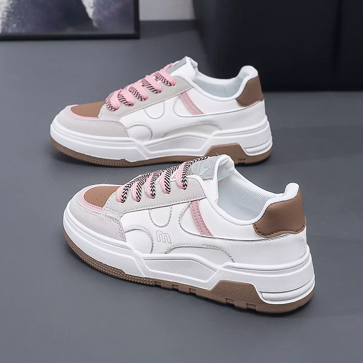 Sneakers Cewek Modis Kasual Sepatu Wanita Motif Simpel Q2516