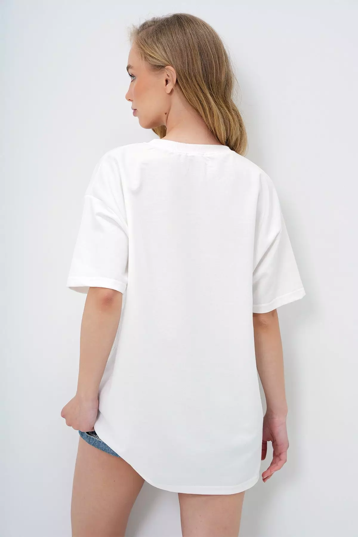 Women's White Crew Neck Heart Embroidered Two Thread Oversize T-Shirt Alc-X13912