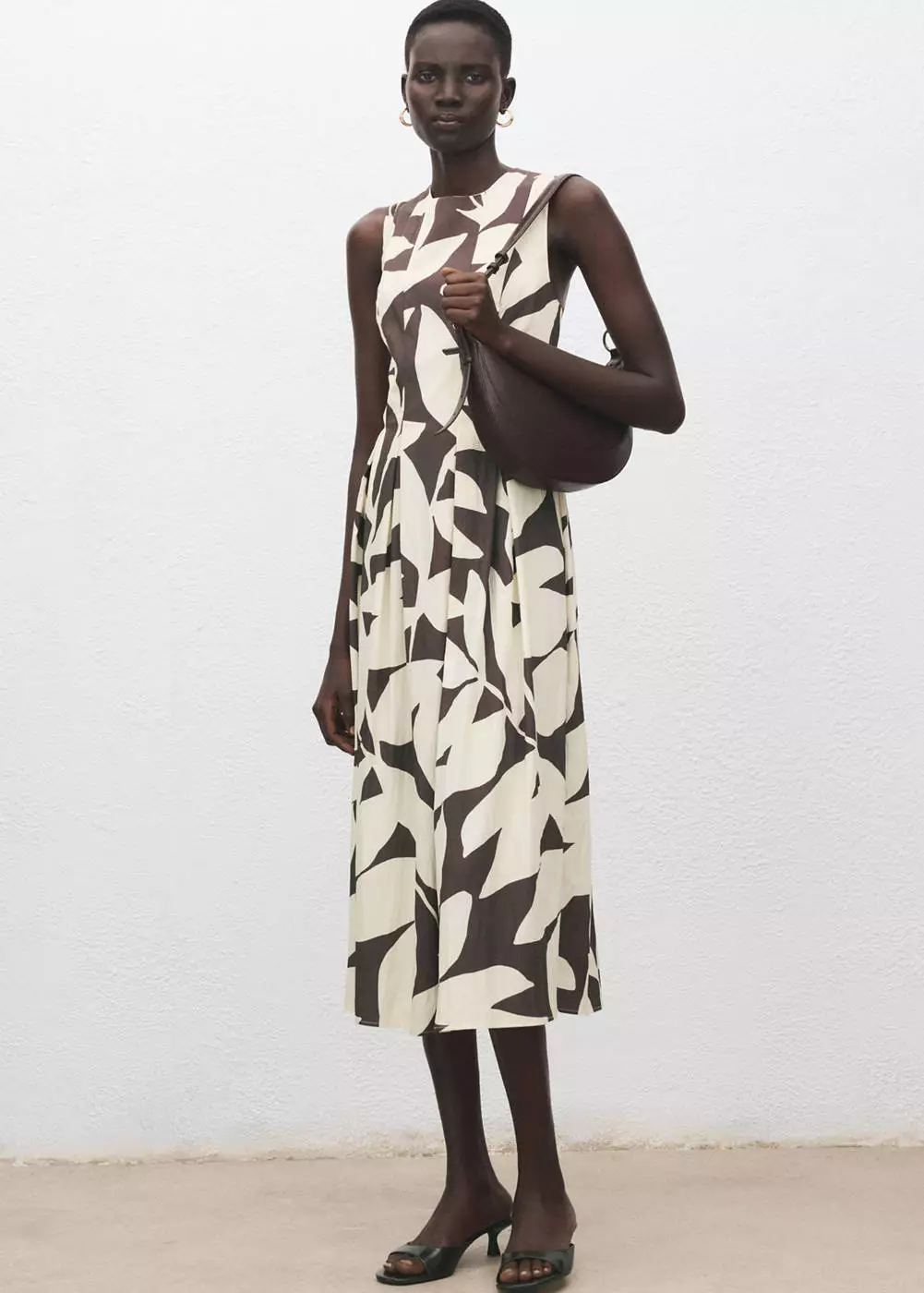 Gaun flare motif bunga-bunga