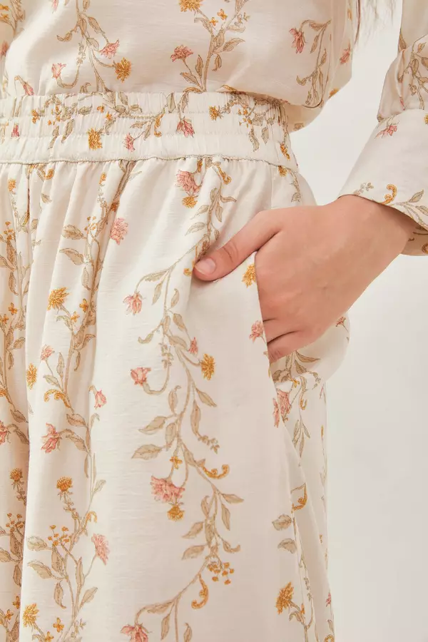 MINIMAL - Matilda - Celana Rileks Motif Bunga - Beige Warna Beige