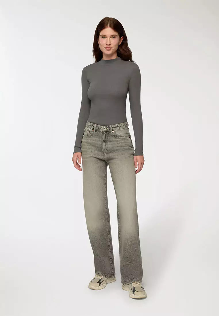 Woman Long-Sleeved T-Shirt